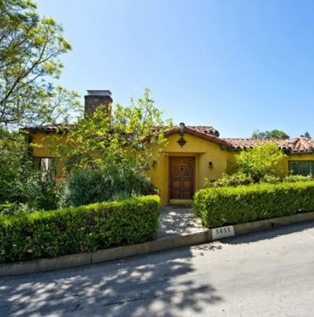 Jonny Lee Miller sold Los Angeles property for $1.6 million.